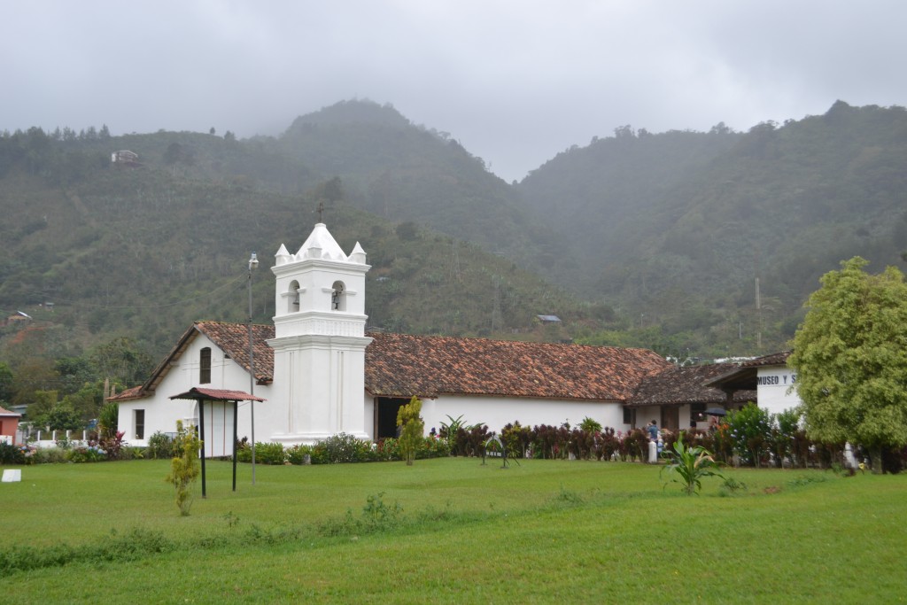 Foto: Iglesia Colonial del Valle de Orosi - Orosi (Cartago), Costa Rica