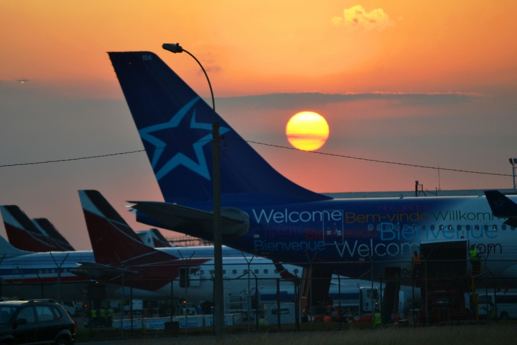 Foto: Atardecer, Aeropuerto Juan Santamaria - Alajuela, Costa Rica