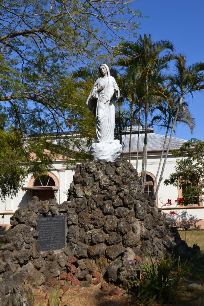 Foto: en los jardines de la  Parroquia Inmaculada Concepción de  Heredia - Heredia, Costa Rica