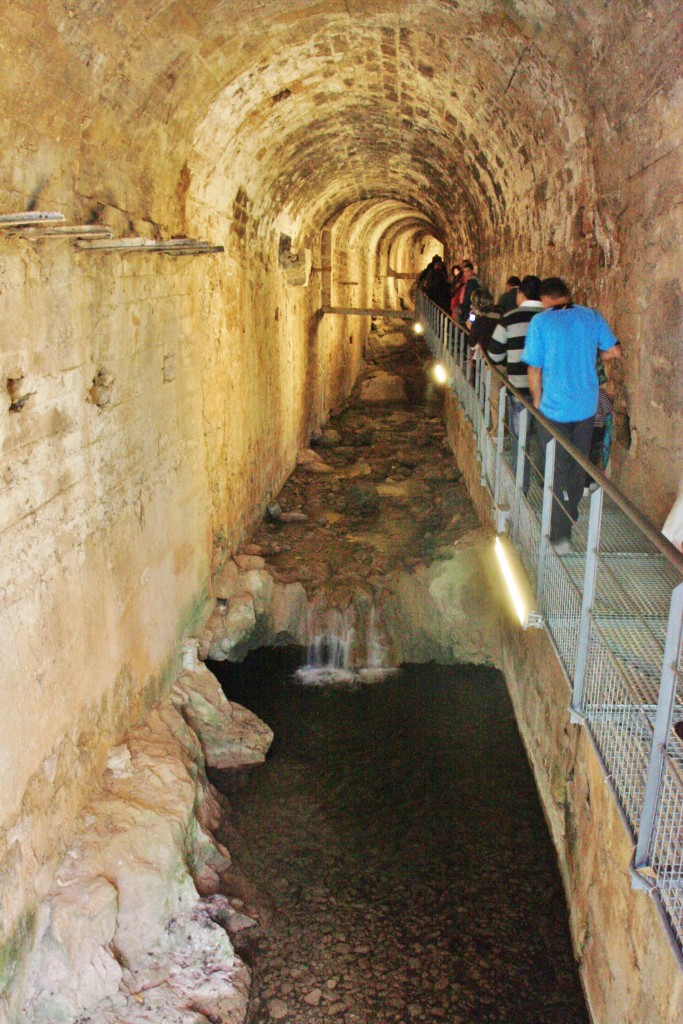 Foto: Rio Cerezuelo debajo de la iglesia - Cazorla (Jaén), España