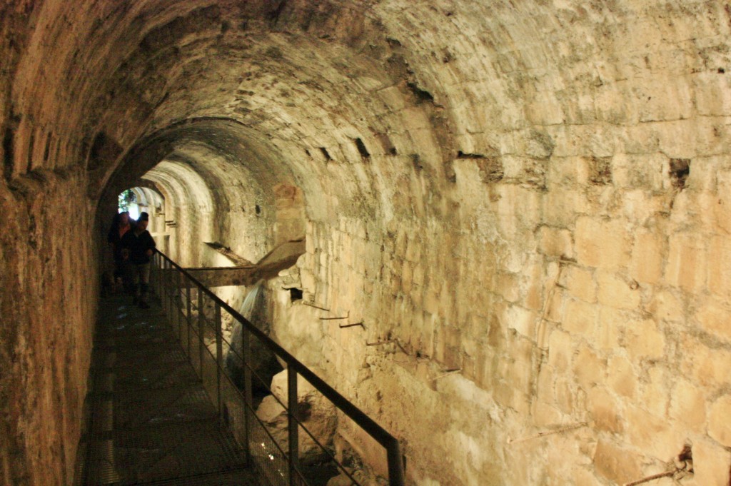 Foto: Rio Cerezuelo debajo de la iglesia - Cazorla (Jaén), España