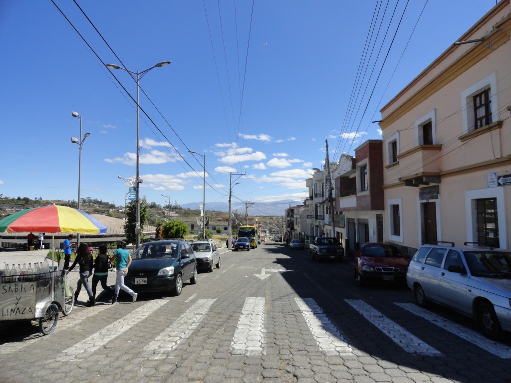 Foto: Calles - San Antonio de Ibarra (Imbabura), Ecuador