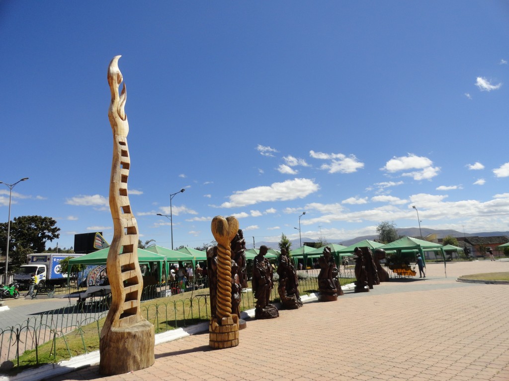 Foto: Totems - San Antonio de Ibarra (Imbabura), Ecuador