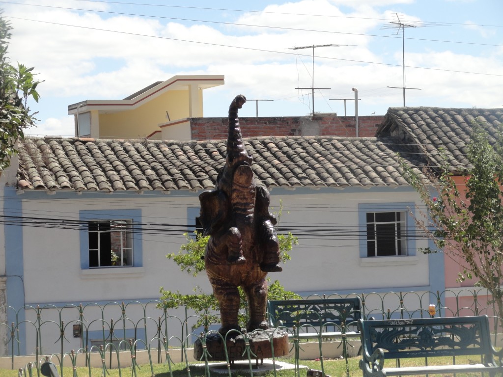 Foto: Estatuas de madera - San Antonio de Ibarra (Imbabura), Ecuador