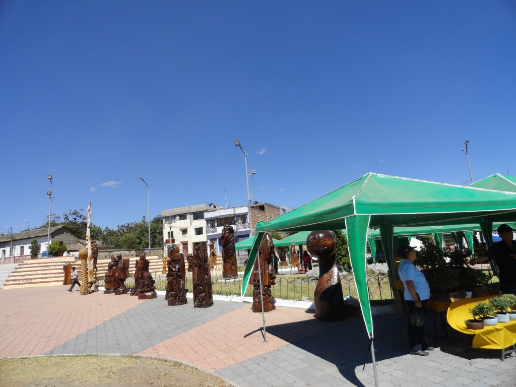 Foto: Estatuas de madera - San Antonio de Ibarra (Imbabura), Ecuador