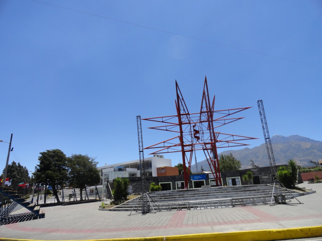 Foto: Monumento - Cotacachi (Imbabura), Ecuador