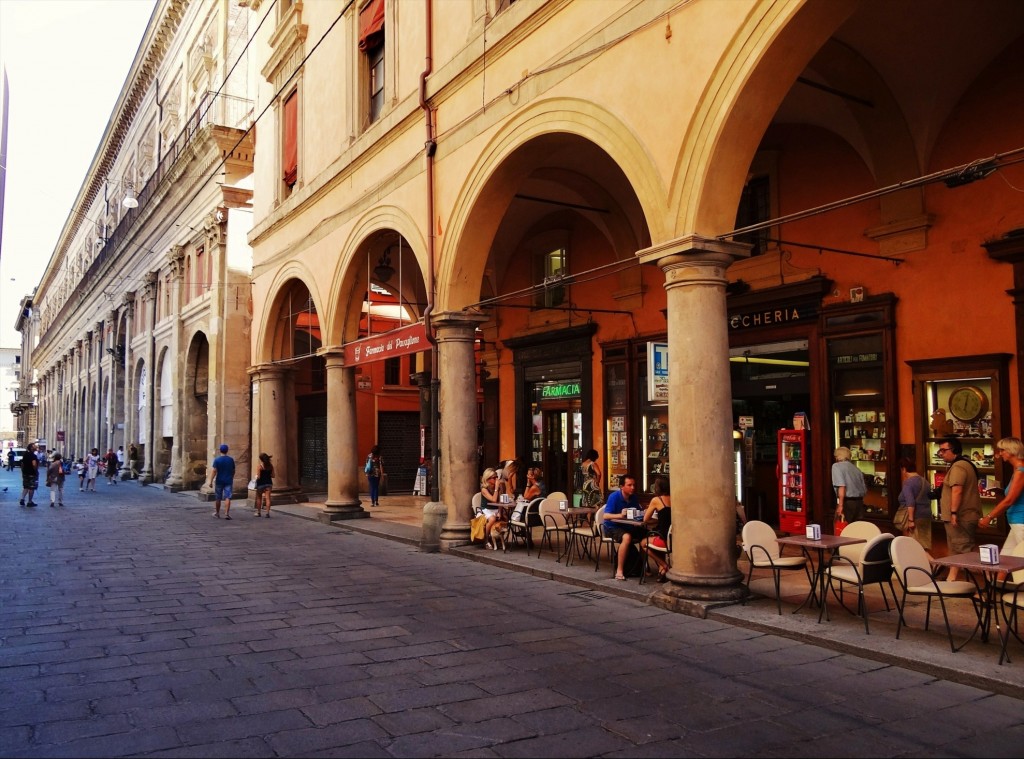 Foto: Via dell'Archiginnasio - Bologna (Emilia-Romagna), Italia