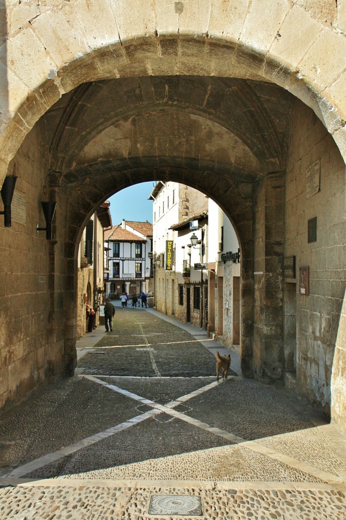 Foto: Puerta del archivo del Adelantado - Covarrubias (Burgos), España