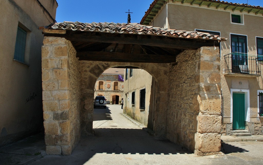 Foto: Puerta de la antigua muralla - Coruña del Conde (Burgos), España