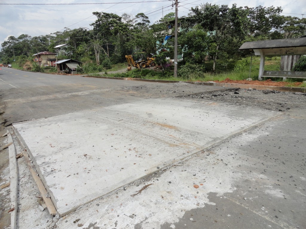 Foto: Rompe velocidades - Puyo (Pastaza), Ecuador