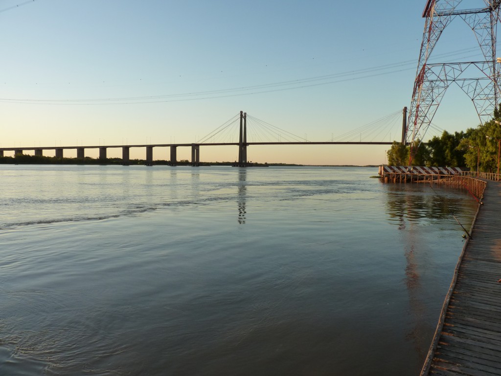 Foto: Atardecer sobre el río - Río Paraná Guazú (Entre Ríos), Argentina