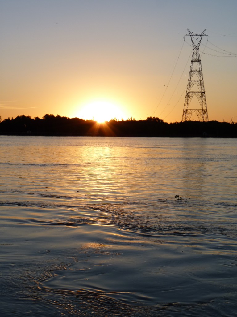 Foto: Atardecer sobre el río - Río Paraná Guazú (Entre Ríos), Argentina