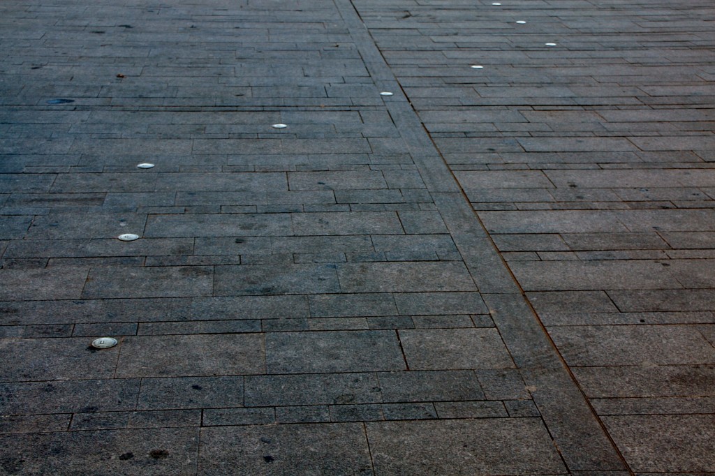 Foto: Marca en el suelo de la muralla - Gandía (València), España