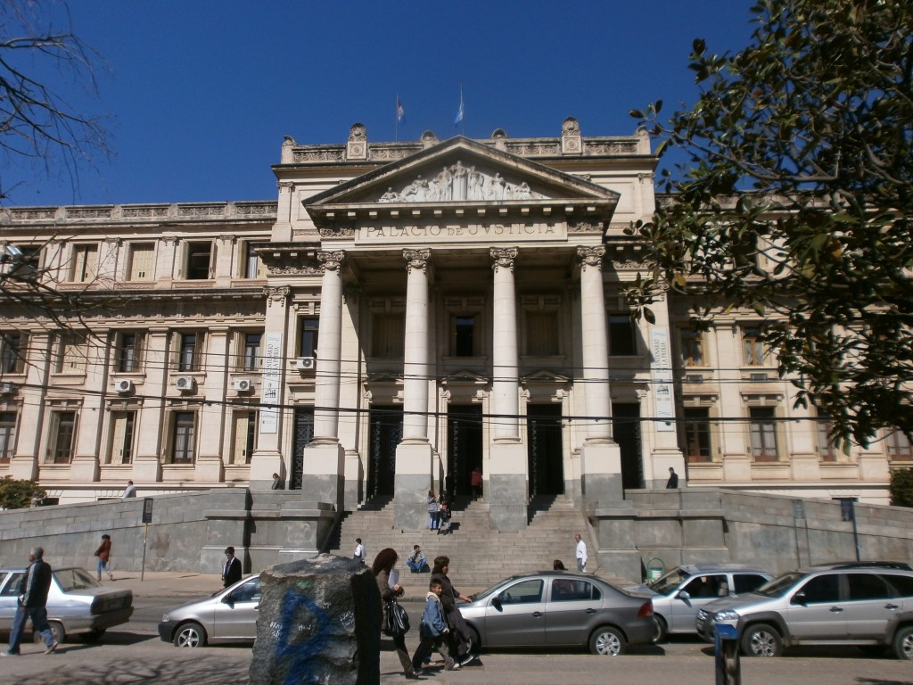 Foto: Palacio de justicia. - Córdoba, Argentina