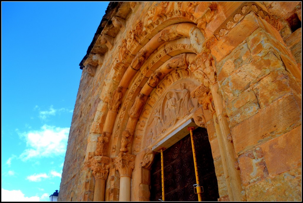Foto: Portico romànico - Covet, Isona i Conca Dellà (Lleida), España