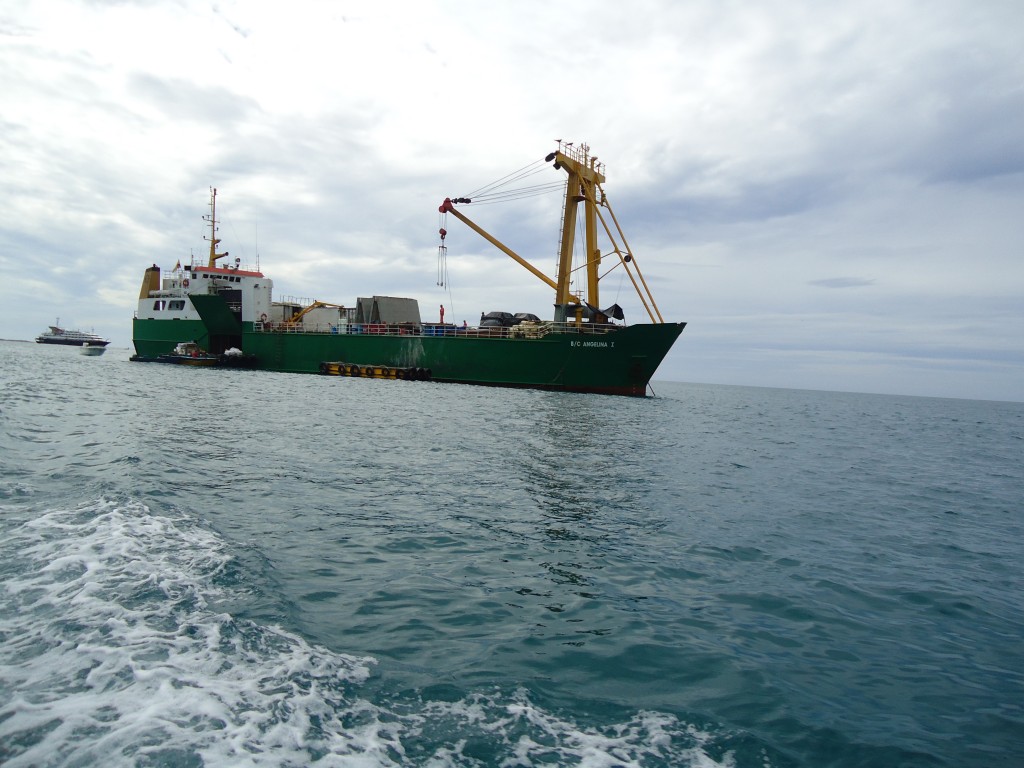 Foto: Barco - Santa Cruz (Galápagos), Ecuador