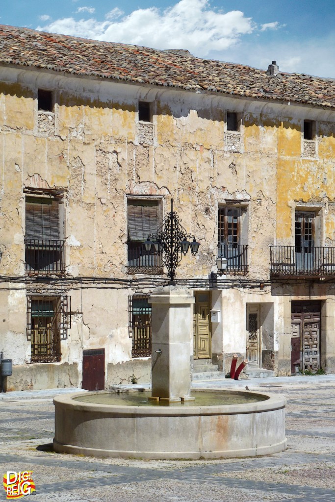 Foto: Fuente de la Plaza mayor - Pareja (Guadalajara), España