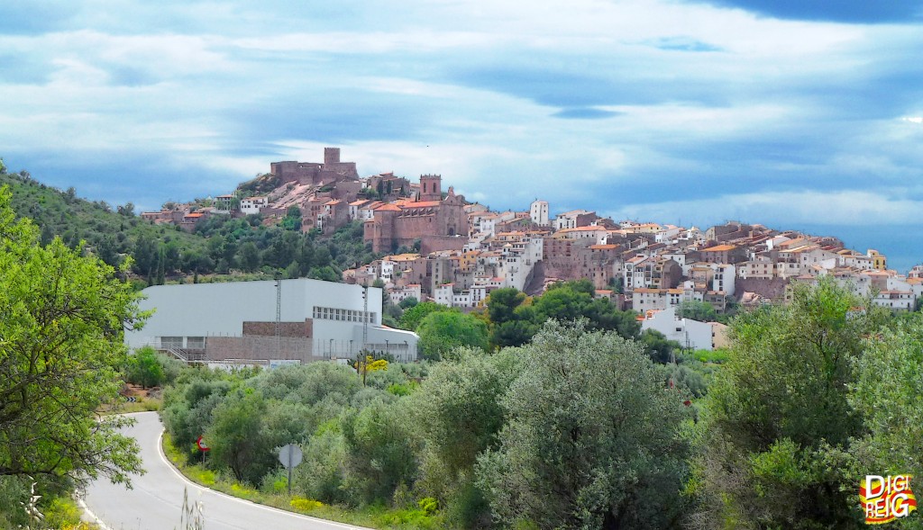 Foto: Panorámica del pueblo. - Vilafamés (Castelló), España