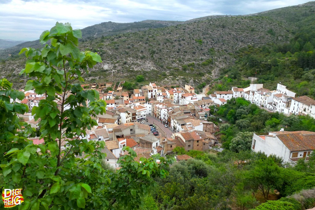 Foto: Panorámica del pueblo. - Vilafamés (Castelló), España