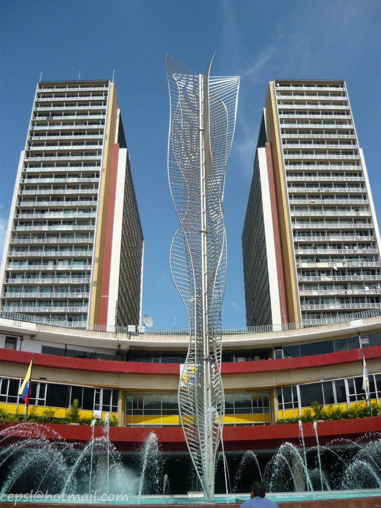 Foto: Plaza Diego Izarra y Torres del Silencio, Caracas - Caracas (Distrito Capital), Venezuela