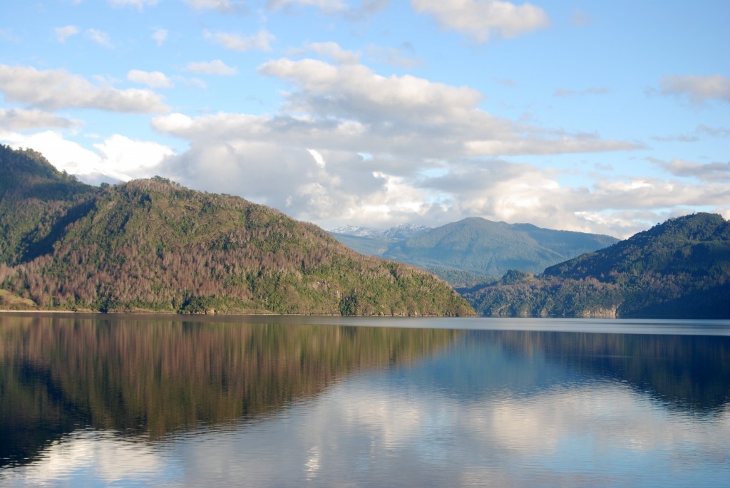 Foto: Espejo - Lago Punguipulli (Región de Los Ríos), Chile