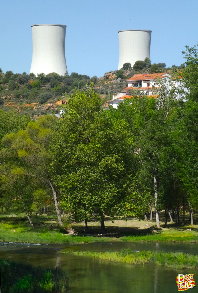 Foto: Torres de refrigeración de la Central Nuclear - Trillo (Guadalajara), España