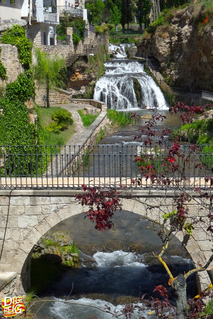 Foto: Puente peatonal sobre el rio Cifuentes - Trillo (Guadalajara), España