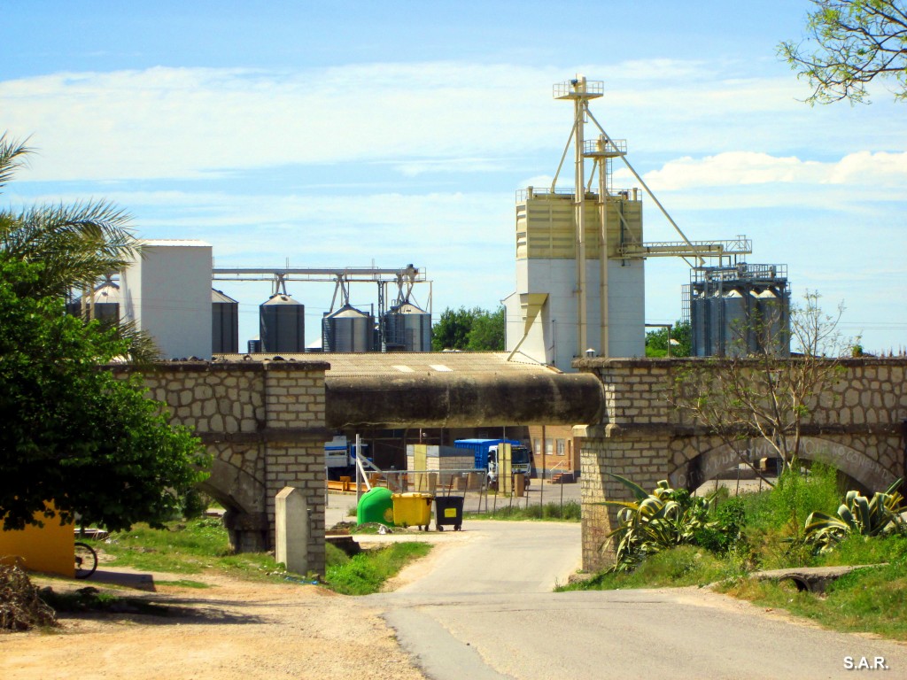 Foto: Conducto de agua y Brioles - Alcornocalejo (Cádiz), España