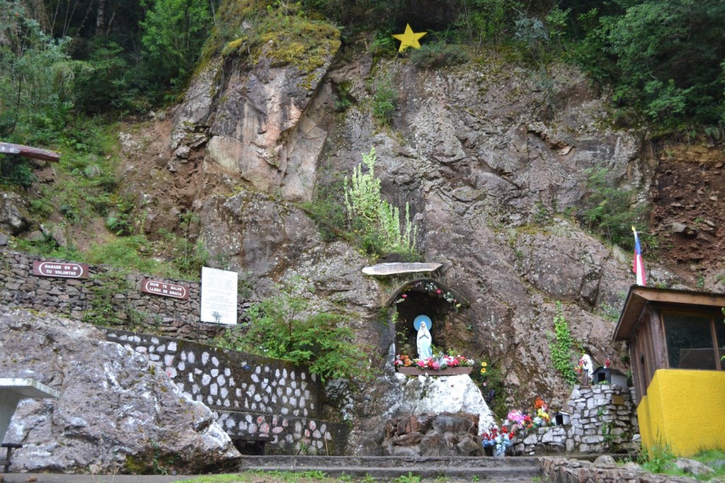 Foto: Gruta - Coyhaique (Aisén del General Carlos Ibáñez del Campo), Chile