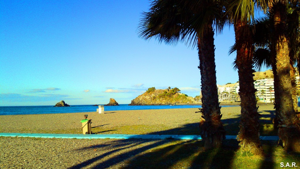Foto: Al fondo los Islotes - Almuñecar (Granada), España