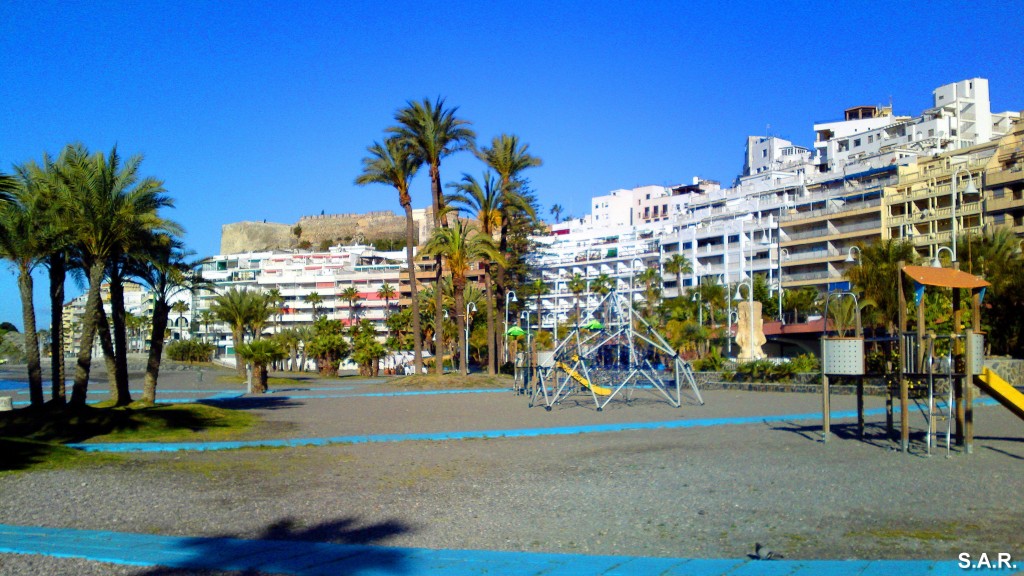 Foto: Al fondo el Castillo - Almuñecar (Granada), España
