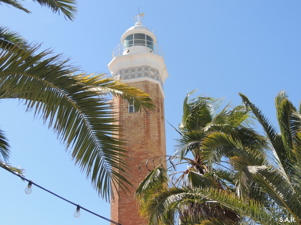 Foto: El Faro entre palmeras - Bonanza (Cádiz), España