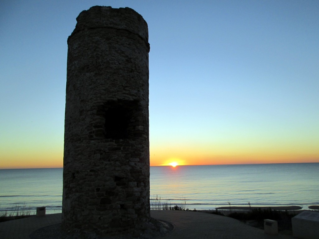Foto: Puesta de sol en Torre del Puerco - La Barrosa (Cádiz), España