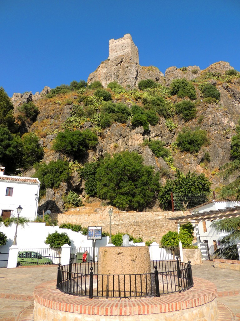 Foto: Desde la fuente - Zahara de la Sierra (Cádiz), España