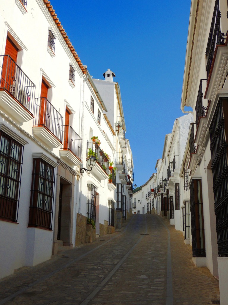 Foto: Calle Empinada - Zahara de la Sierra (Cádiz), España