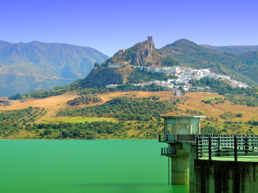 Foto: Torre de control y bombeo - Zahara de la Sierra (Cádiz), España