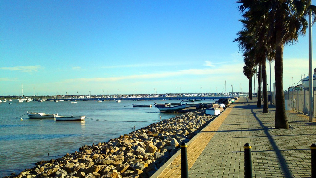 Foto: Paseo en el muelle - San Fernando (Cádiz), España