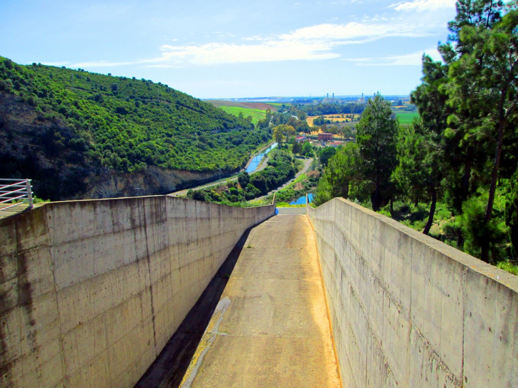 Foto: El aliviadero de la presa - San José del Valle (Cádiz), España