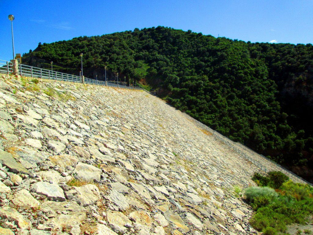 Foto: Muro de Contención de la presa - San José del Valle (Cádiz), España