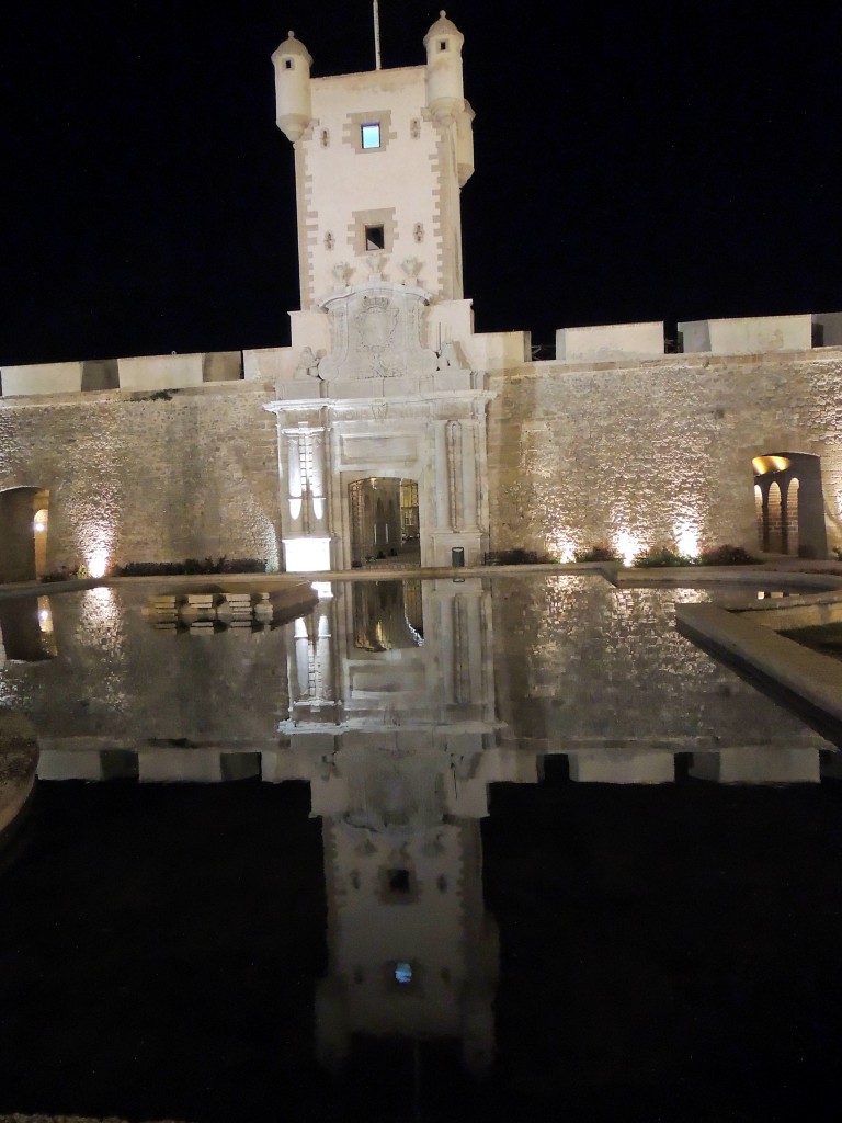 Foto: Reflejos en las murallas - Cádiz (Andalucía), España