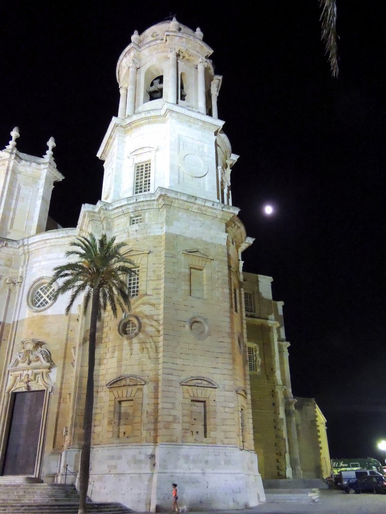 Foto: Catedral a la luz de la Luna - Cádiz (Andalucía), España
