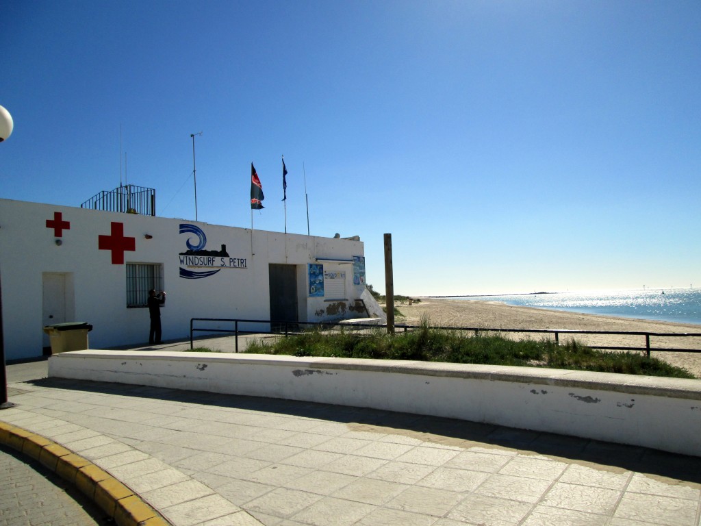 Foto: Escuela de Windsuf y piraguismo - Sancti Petri (Cádiz), España
