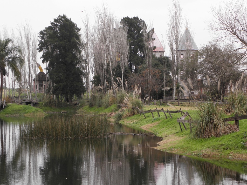 Foto: Campanópolis - González Catán (Buenos Aires), Argentina