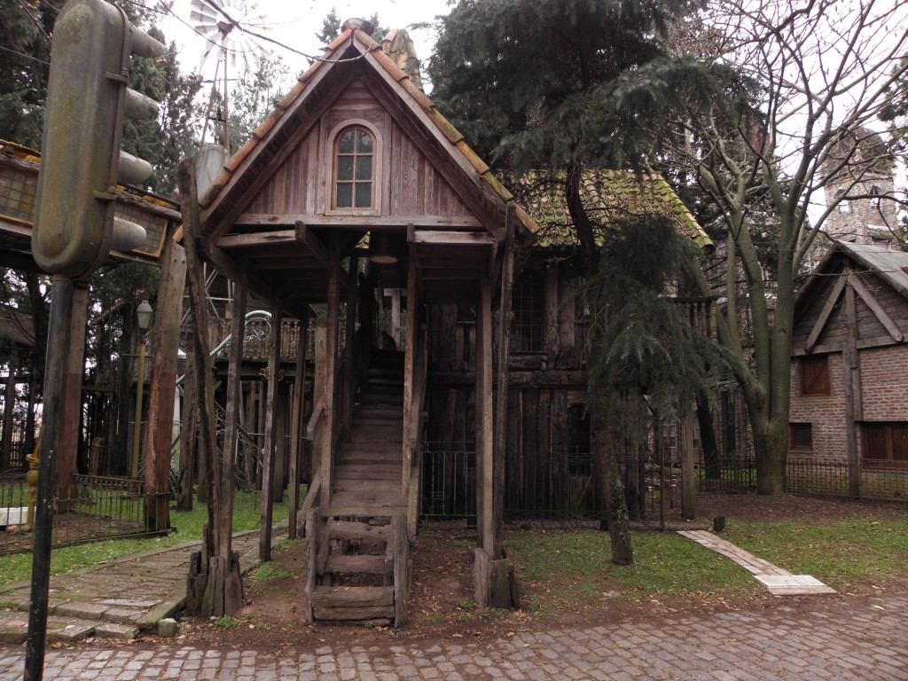 Foto: Campanópolis - González Catán (Buenos Aires), Argentina