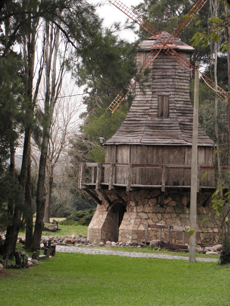 Foto: Campanópolis - González Catán (Buenos Aires), Argentina