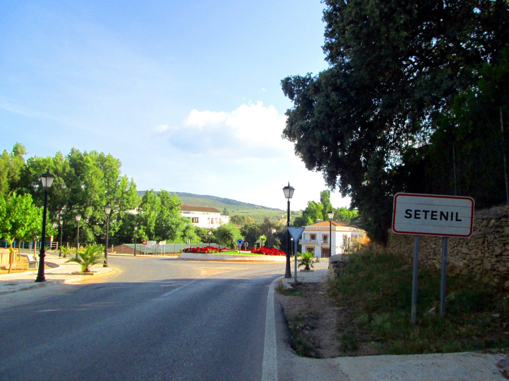 Foto: Llegada a Setenil - Setenil delas Bodegas (Cádiz), España