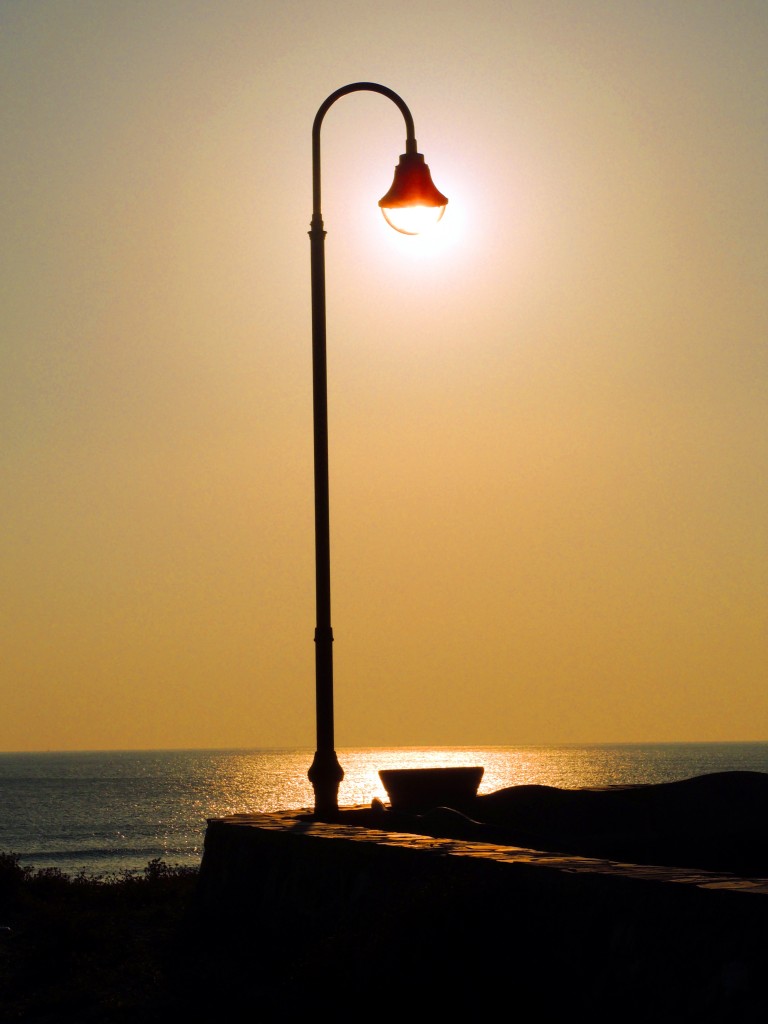 Foto: ¡¡¡ Que tiene esta farola que alumbra hasta el horizonte ¡¡¡ - Tarifa (Cádiz), España