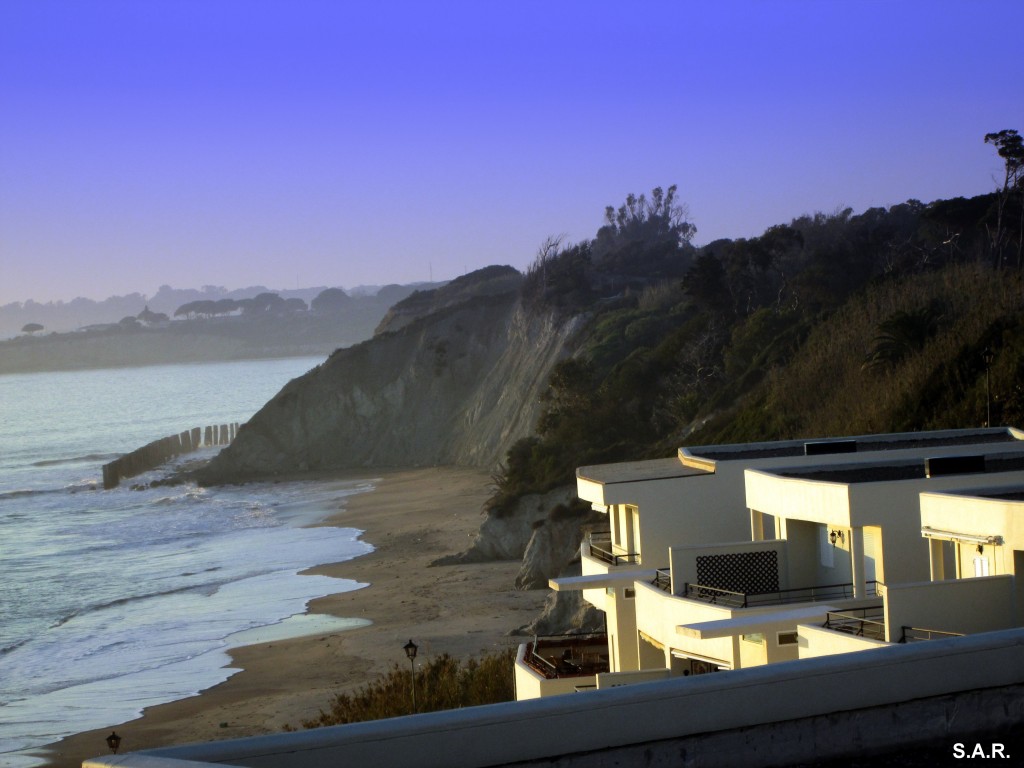 Foto: Acantilados hacia Rota - Fuentebravía (Cádiz), España