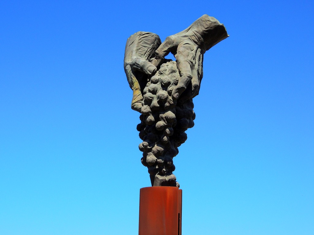Foto: Munumento a los trabajadores de la viña - Trebujena (Cádiz), España
