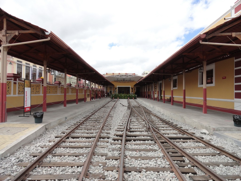 Foto: estacionamiento del tren. - Riobamba (Chimborazo), Ecuador